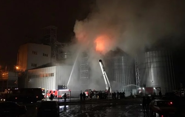 Пожар на заводе возле Львова ликвидировали