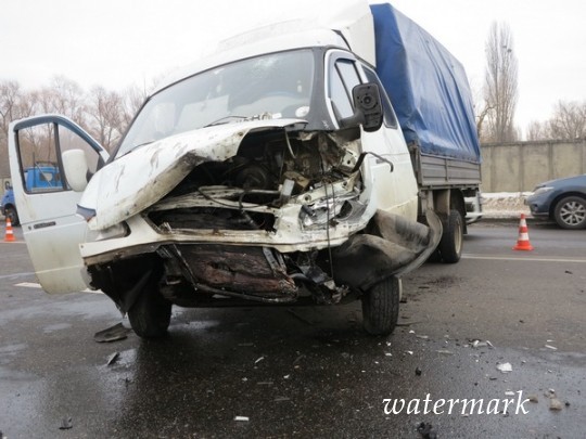 Крупная автомобильная авария в Киеве: первые фото в места ЧП