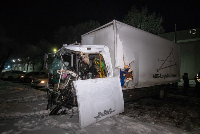 Под Киевом столкнулись два грузовика, есть погибший