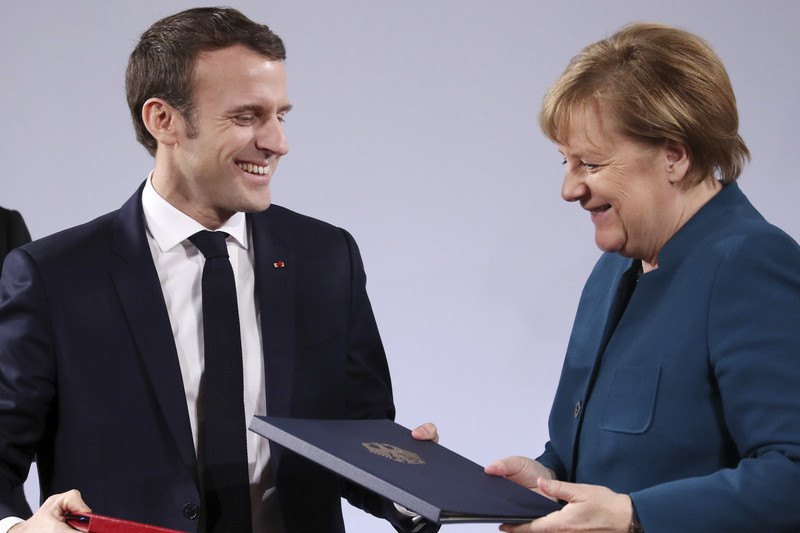 Франция и Германия подмахнули дополнение к историческому договору Аденауэра и де Голля
