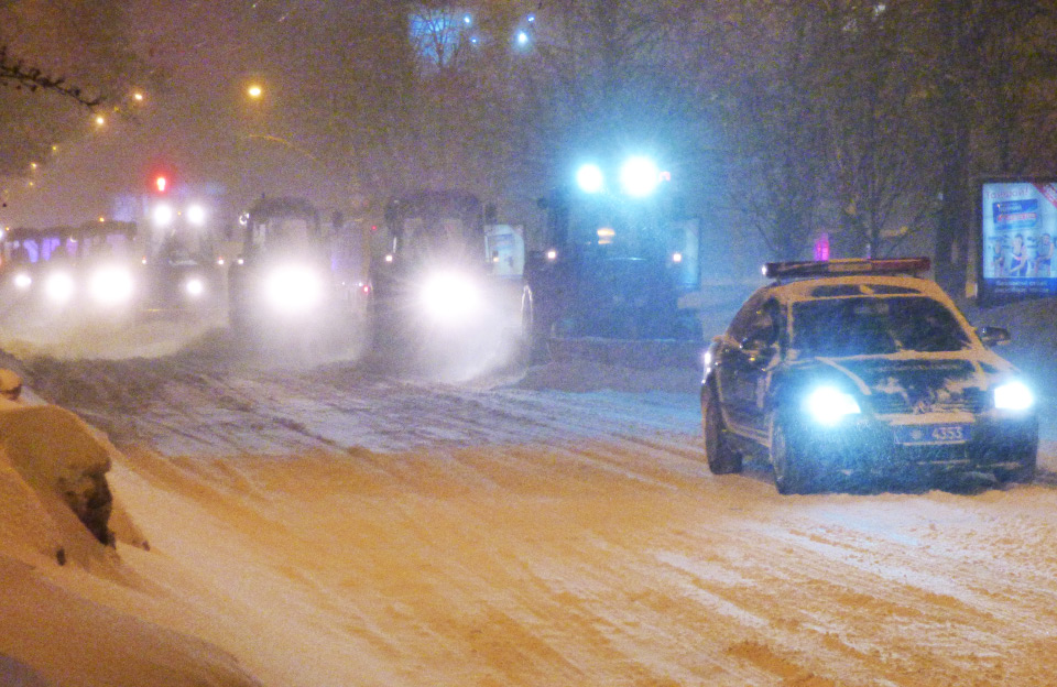 Вісті з Полтави - Полтава після снігопаду: розчистили основні автодороги, але не дійшли до тротуарів та дворових проїздів