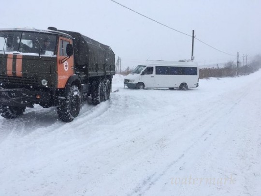 Одесскую область вновь замело снегом: из заносов вытащили десятки авто(фото)