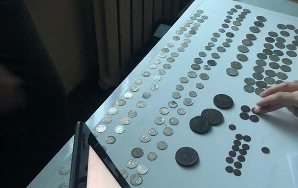 Украинец пытался вывезти в Польшу сотни старинных монет