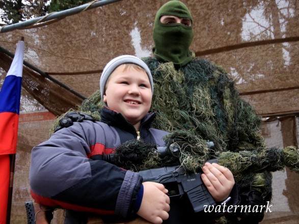 В аннексированном Севастополе отворили центр, где будут учить школьников обращаться с оружием