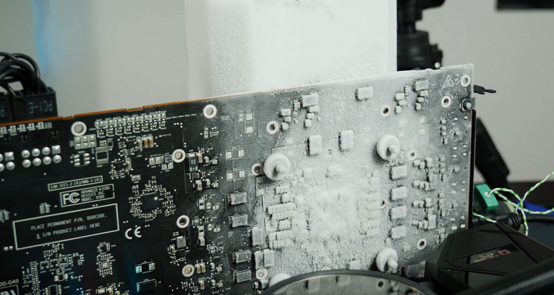 Сухой лёд позволил разогнать видеокарту Radeon VII почитай до 2150 МГц по ядру