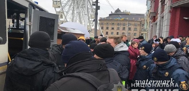 ДБР шукає відео й фото з місця зіткнення поліції з С14 в Києві