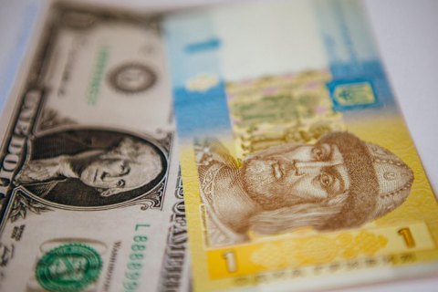 В первую неделю новоиспеченной валютной политики украинцы взяли 19 млн долларов онлайн