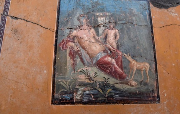 В Помпеях нашли 1940-летнюю фреску Нарцисса