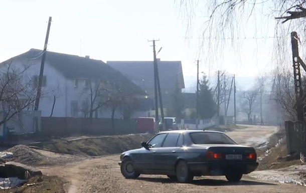 На Прикарпатье директор школы и физрук избили копов