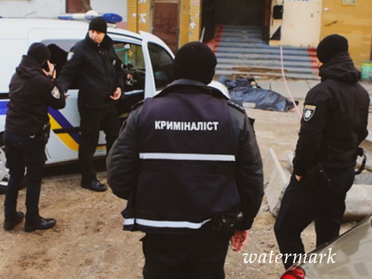 В Киеве полиция расследует загадочную смерть нацгвардейца, вывалившегося из окна многоэтажки(фото)