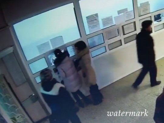 «Работают» в больнице: в Харькове беспардонные воровки попались на камеру