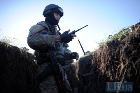 Боевики на Донбассе выполнили четыре обстрела, изранен боец ВСУ