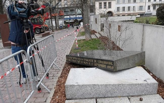 В Страсбурге вандалы разбили еврейский мемориал