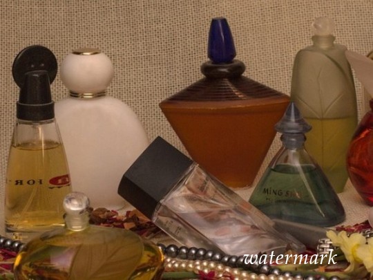 В Киеве орудуют парфюмерные воры: в сети показали их фото
