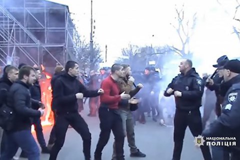 Задержаны двое устроителей потасовки с полицией в Черкассах(освежено)