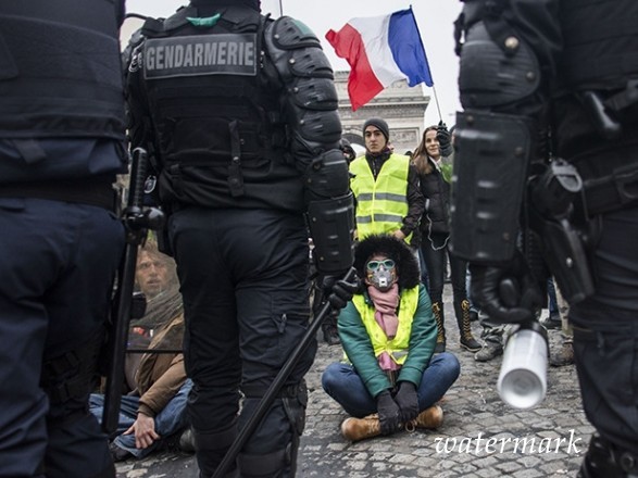Протесты "желтых жилетов" во Франции: участие встретили крохотнее 30 тысяч манифестантов