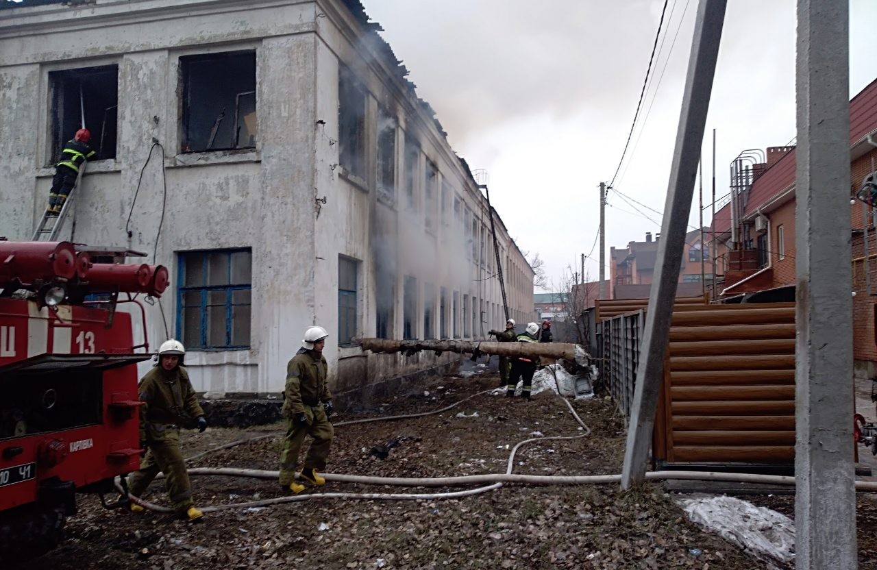 Вісті з Полтави - У Карлівці частково згоріла будівля колишньої школи № 2