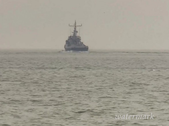 ООС: Украинский буксир взял на сопровождение корабль ФСБ РФ