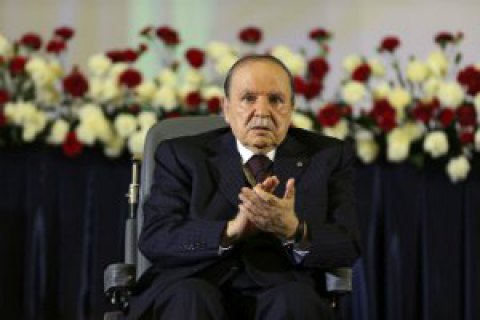 82-летний президент Алжира отказался выступать на пятый срок