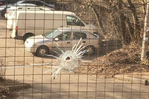 Безвестные обстреляли окна Голосеевского райсуда в Киеве