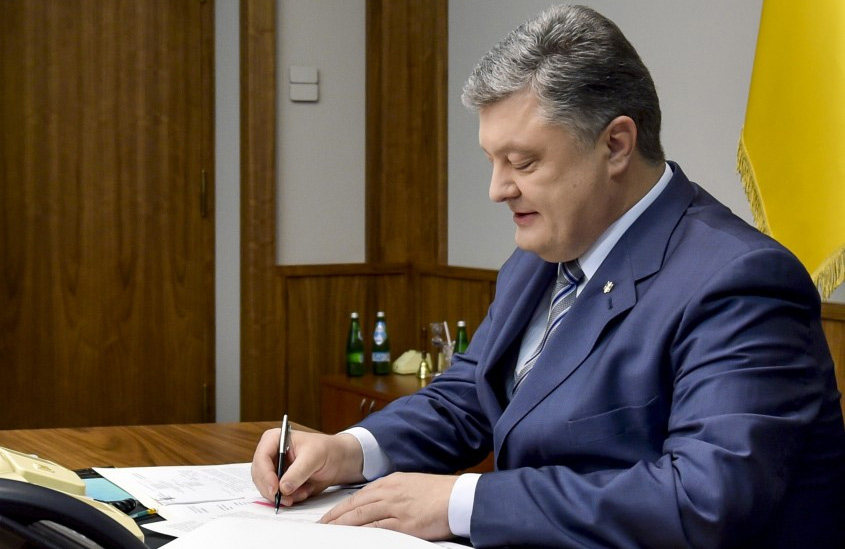 Вісті з Полтави - Петро Порошенко присвоїв двом полтавцям звання заслужених працівників сфери послуг України