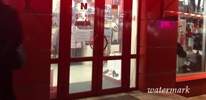 У Борисполі невідомі з автоматами пограбували ювелірний магазин