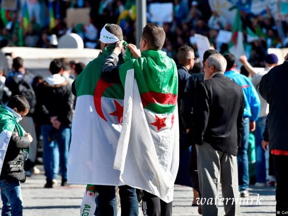 В Алжире начались консультации по формированию новоиспеченного правительства