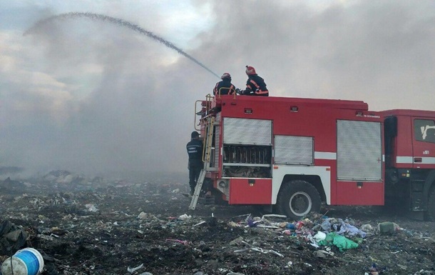 Пожар на свалке в Черновицкой области потушили