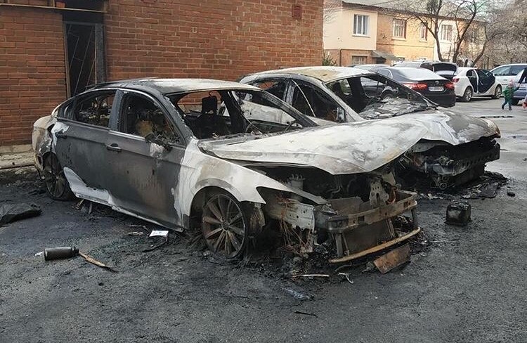 Вісті з Полтави - Редактору газети «Останній Бастіон» Геннадію Сікалову спалили автомобіль «Volkswagen Passat»