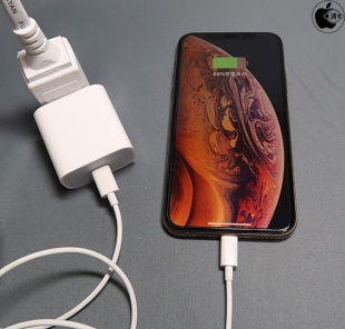 Новоиспеченные iPhone получат 18-ваттную зарядку и кабель с разъемами USB-C и Lightning, а также беспроводную обратную зарядку