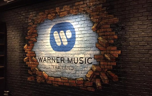 Warner Music заключил первый в истории контракт с искусственным интеллектом