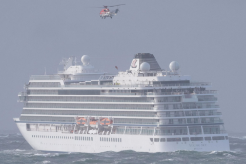 У берегов Норвегии потерпело крушение корабль с 1300 пассажирами на борту