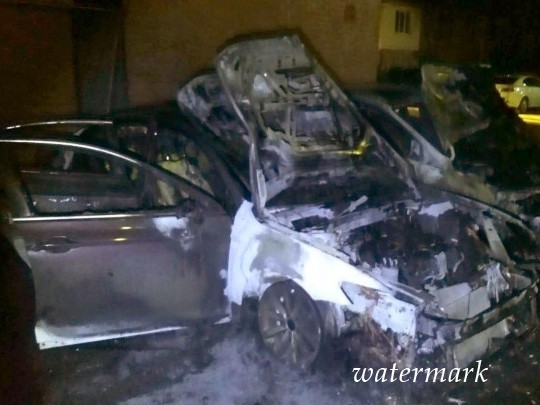 В Полтаве безвестные подпалили автомобиль редактора газеты(фото, видео)