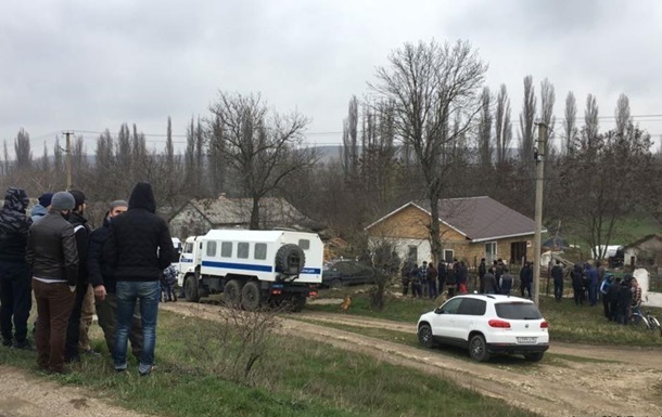 Задержанных крымских татар вывезли в Россию - СМИ