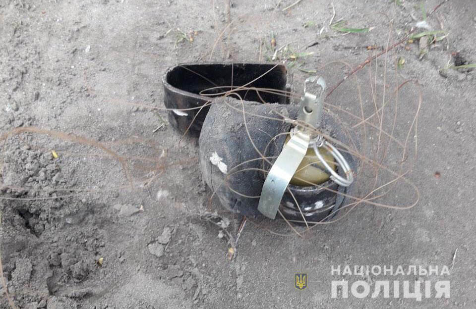 Вісті з Полтави - У Кременчуці у дворі багатоповерхівки знайшли розтяжку з гранатою