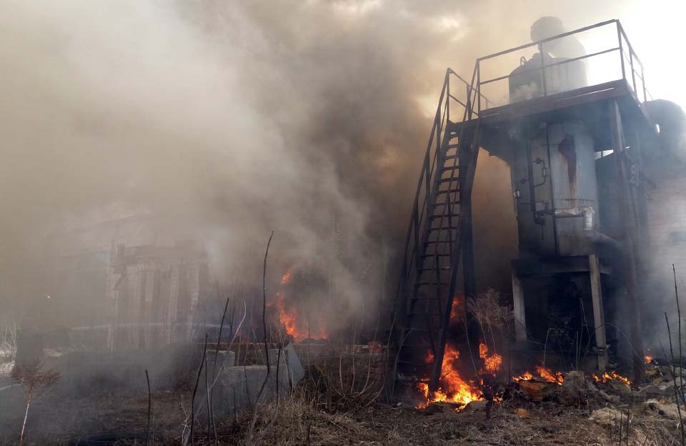 Вісті з Полтави - Вогнеборці загасили пожежу на покинутому Полтавському молокозаводі