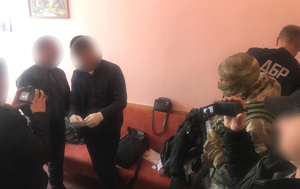 В Ивано-Франковской области на взятке задержали полицейского