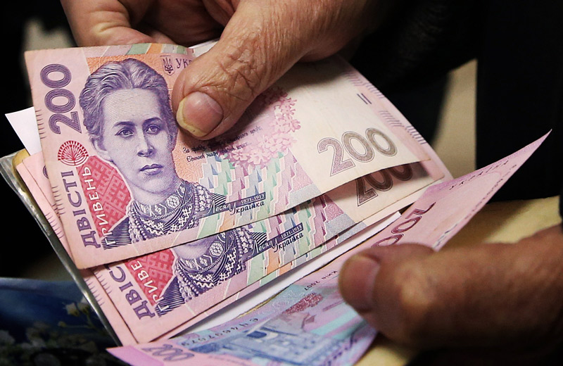 Вісті з Полтави - Поліція шукає двох жінок, які видурили у пенсіонера 50 тисяч гривень під приводом обміну банкнот