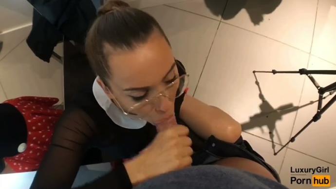 Public Blowjob In A Clothing Store. A Young Baby With Glasses Swallows Cum / Kristina Sweet, Luxury Girl / 03-04-2019 [FullHD/1080p/MP4/120 MB] by XnotX