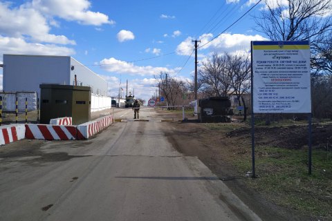 КПВВ "Гнутово" и "Марьинка" на Донбассе временно не работают