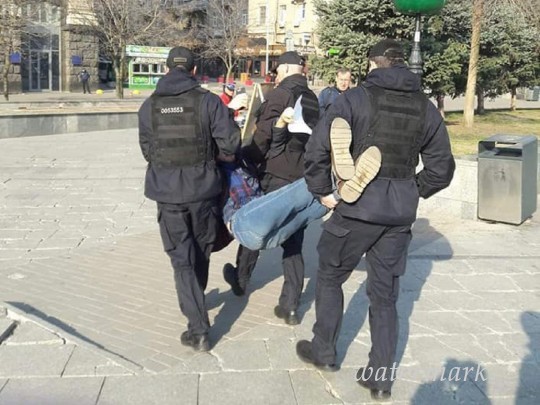 В полиции наименовали причину скандального задержания активиста на Майдане Независимости