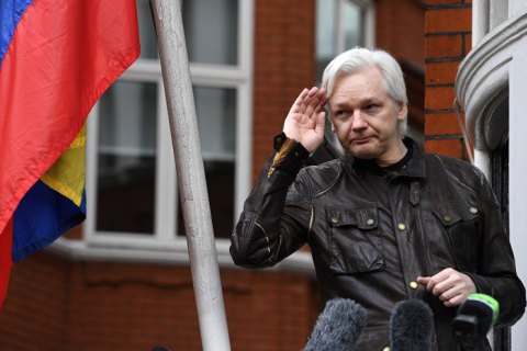 Основатель WikiLeaks покинул посольство Эквадора и арестован