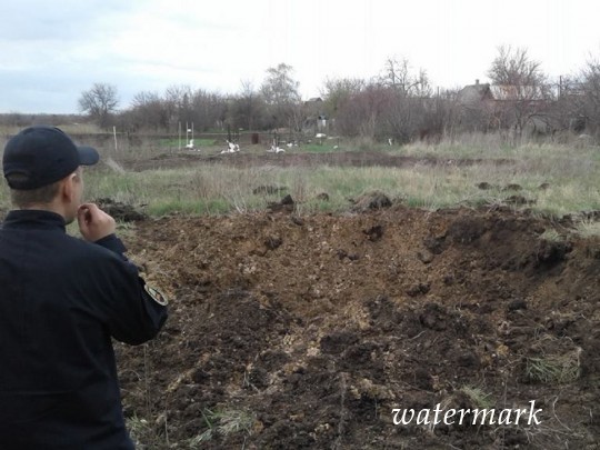 Боевики обстреляли из «Градов» засело на Донбассе: жуткие фото последствий