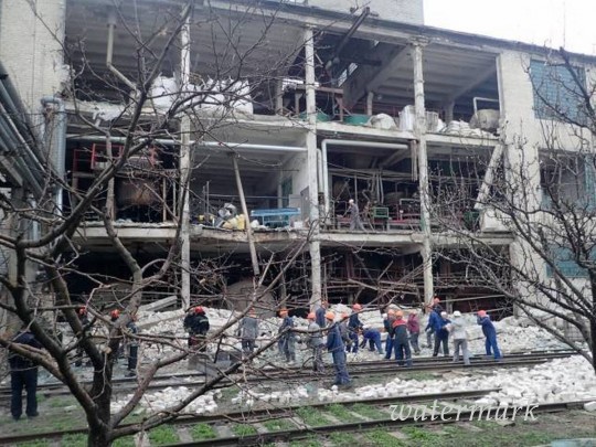 Мощный взрыв прогремел на заводе в Лисичанске: есть жертвы(фото)