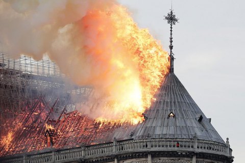 Наименована предварительная вина пожара в соборе Парижской Богоматери