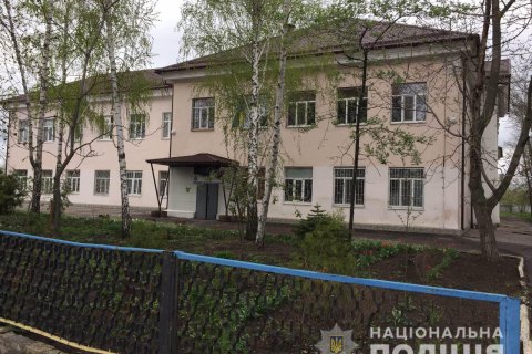 Полиция Мелитополя ввела подростка, доложившего о минировании школы
