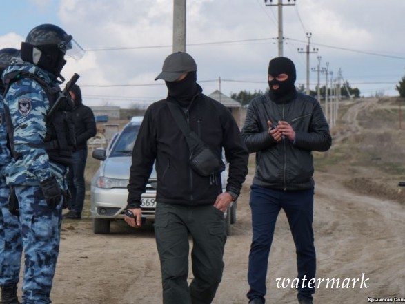 Суд в Крыму растянул арест двум фигурантам “дела Хизб ут-Тахрир”, застопоренным после массовых обысков 27 марта