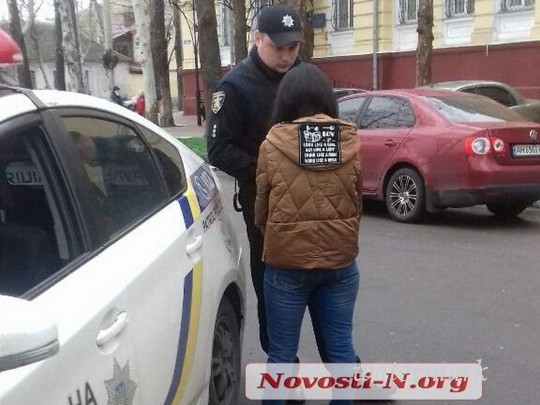 Уговорили не кидаться с моста: в Николаеве прохожие и полиция отвели суицид(фото)