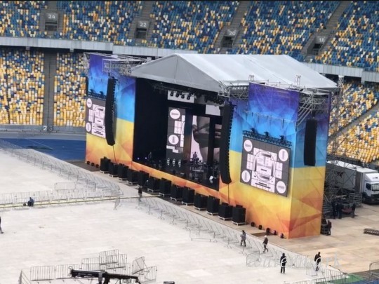 На "Олимпийском" ввели две сцены для дебатов Порошенко и Зеленского: свежее видео