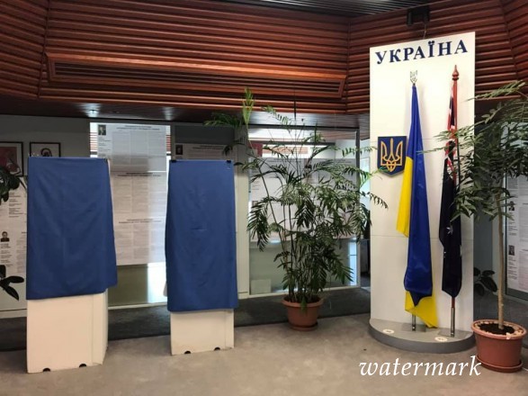 За рубежом началось голосование во втором туре выборов Президента Украины